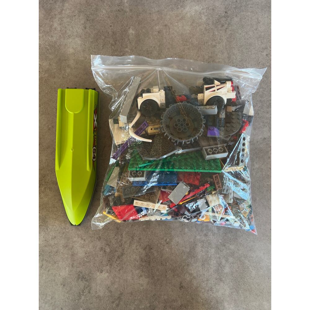 Legos 2lb mix lot Clean various colors bricks platform incomplete boat and car - Picture 4 of 9
